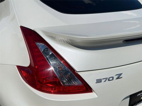 Used 2017 Nissan 370Z NISMO RWD image 11