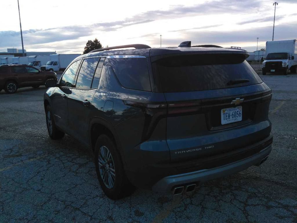 Used 2025 Chevrolet Traverse LT AWD/4WD image 5