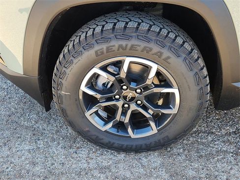 New 2026 Chevrolet Equinox ACTIV w/ Convenience Package III image 7