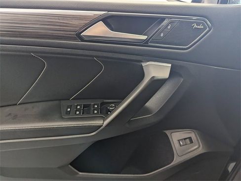 Used 2022 Volkswagen Tiguan SEL R-Line image 31