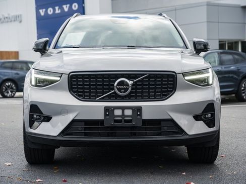 Used 2024 Volvo XC40 B5 Plus w/ Protection Package Premier image 3