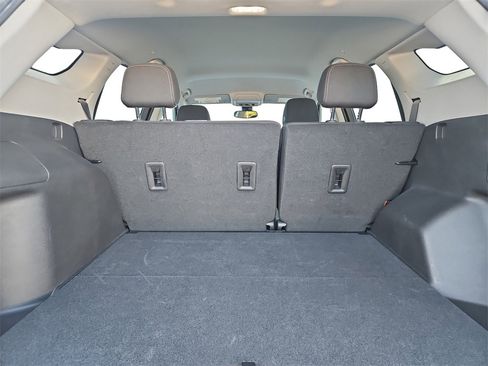 Used 2024 GMC Terrain SLE w/ Driver Convenience Package image 13