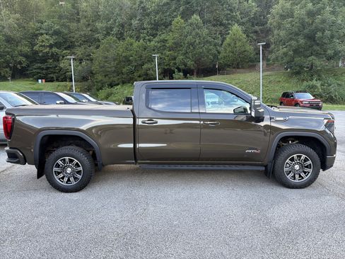 Used 2024 GMC Sierra 1500 AT4 w/ Technology Package AWD/4WD image 9