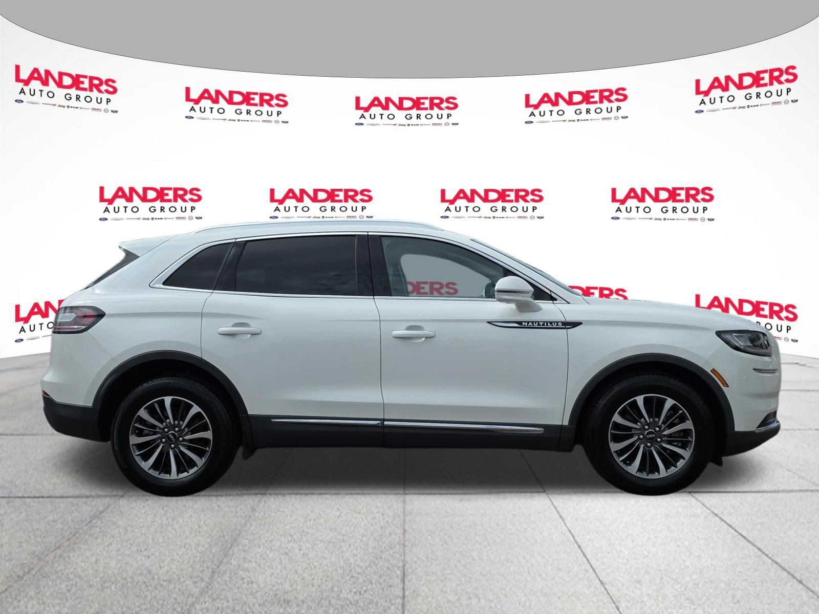Used 2023 Lincoln Nautilus Reserve AWD/4WD image 2
