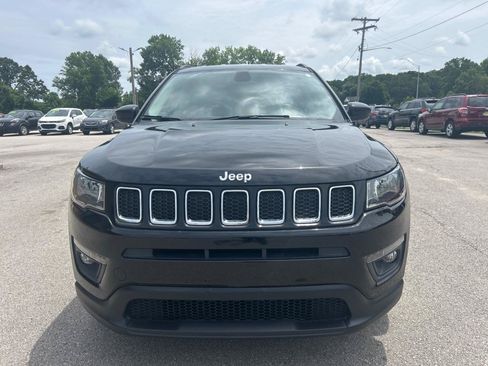 Used 2018 Jeep Compass Latitude FWD image 2