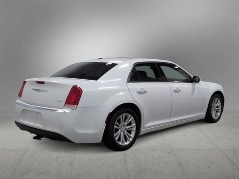 Used 2016 Chrysler 300 Touring w/ Limited Group image 8