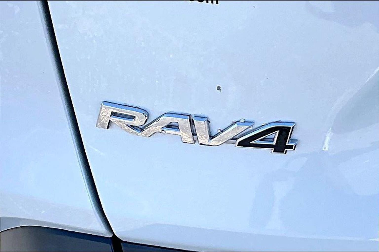 Used 2023 Toyota RAV4 XLE Premium FWD image 32