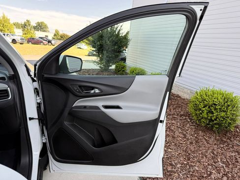 Used 2021 Chevrolet Equinox LT FWD image 22