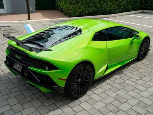 Used 2021 Lamborghini Huracan EVO RWD image 28