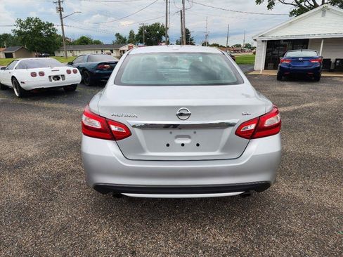 Used 2017 Nissan Altima 2.5 SL w/ Moonroof Package FWD image 6