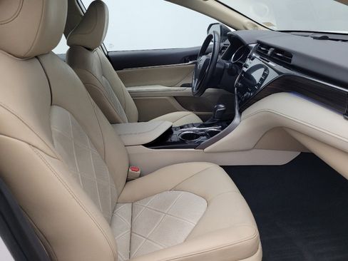 Used 2019 Toyota Camry XLE image 21