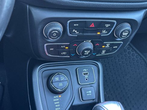 Used 2021 Jeep Compass Trailhawk w/ Sun and Sound Group AWD/4WD image 20