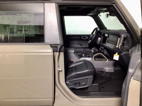 New 2025 Ford Bronco Badlands w/ Sasquatch Package image 35