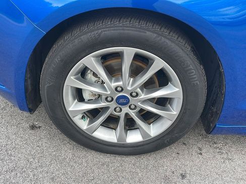 Used 2017 Ford Fusion SE w/ Fusion SE Technology Package FWD image 13