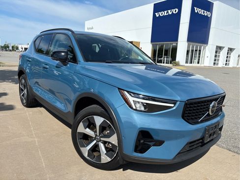 Used 2024 Volvo XC40 B5 Plus w/ Climate Package AWD/4WD image 2