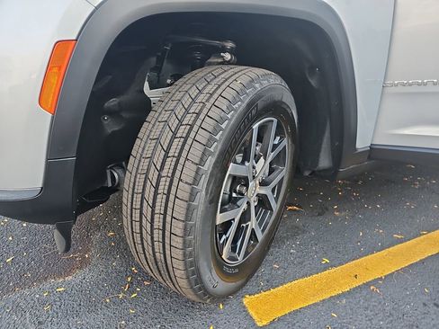 New 2025 Jeep Grand Cherokee L Limited image 34