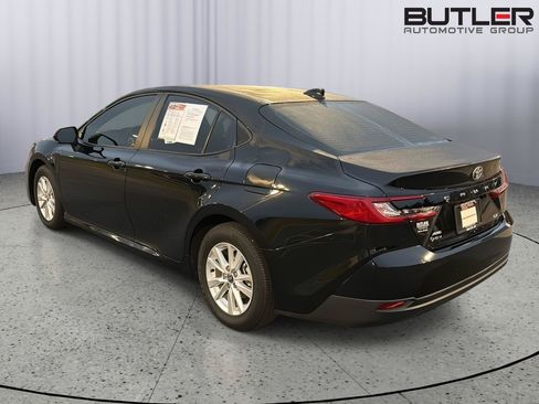 Used 2025 Toyota Camry LE w/ Convenience Package AWD/4WD image 4