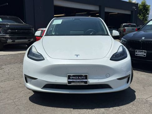 Used 2022 Tesla Model Y Long Range AWD/4WD image 2