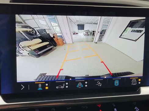 Certified 2025 Chevrolet Silverado 2500 LTZ w/ LTZ Convenience Package AWD/4WD image 15
