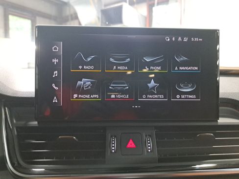 Used 2023 Audi Q5 e Premium Plus AWD/4WD image 22