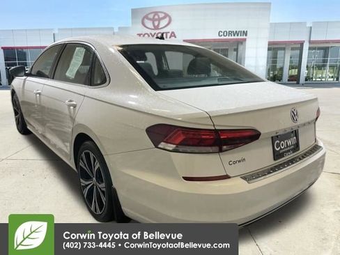 Used 2022 Volkswagen Passat 2.0T SE FWD image 3