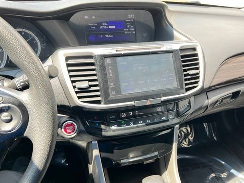 Used 2017 Honda Accord EX image 24