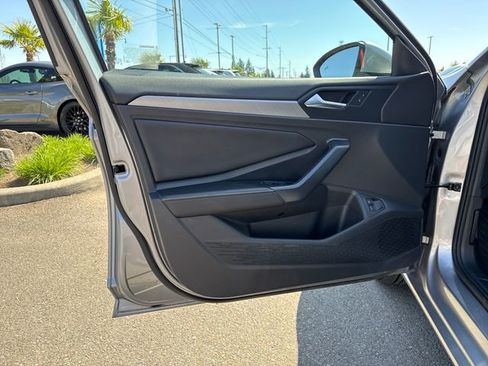 Used 2024 Volkswagen Jetta SE FWD image 15