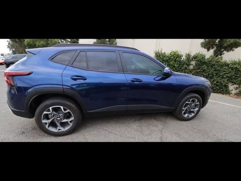 Used 2024 Chevrolet Trax LT w/ LT Convenience Package image 6