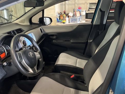 Used 2012 Toyota Yaris LE FWD image 5