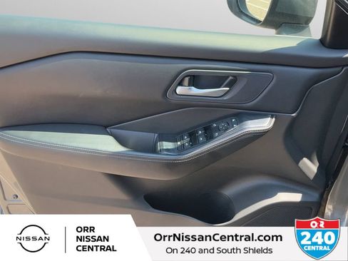 Used 2024 Nissan Rogue SV AWD/4WD image 16