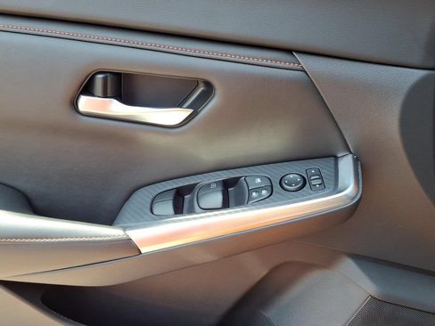 Used 2024 Nissan Sentra SR FWD image 18
