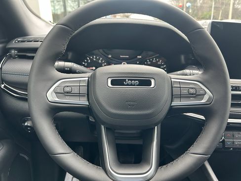 New 2026 Jeep Compass Latitude image 12