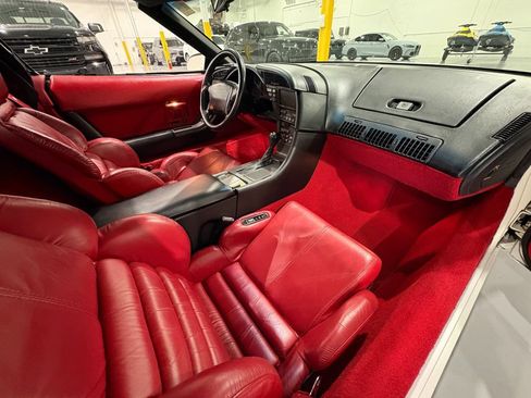 Used 1991 Chevrolet Corvette Convertible RWD image 34