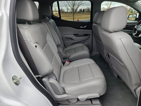 Used 2023 GMC Acadia SLT image 10