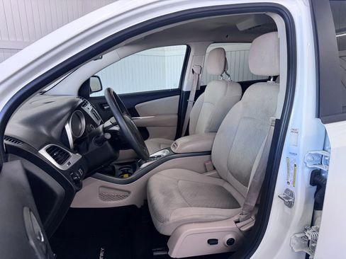 Used 2017 Dodge Journey SXT w/ Comfort/Convenience Group FWD image 9