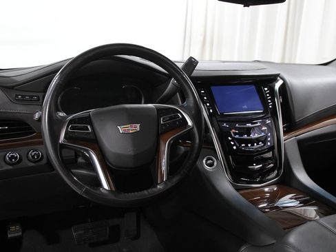 Used 2019 Cadillac Escalade ESV Luxury w/ Escalade Sport Edition image 7