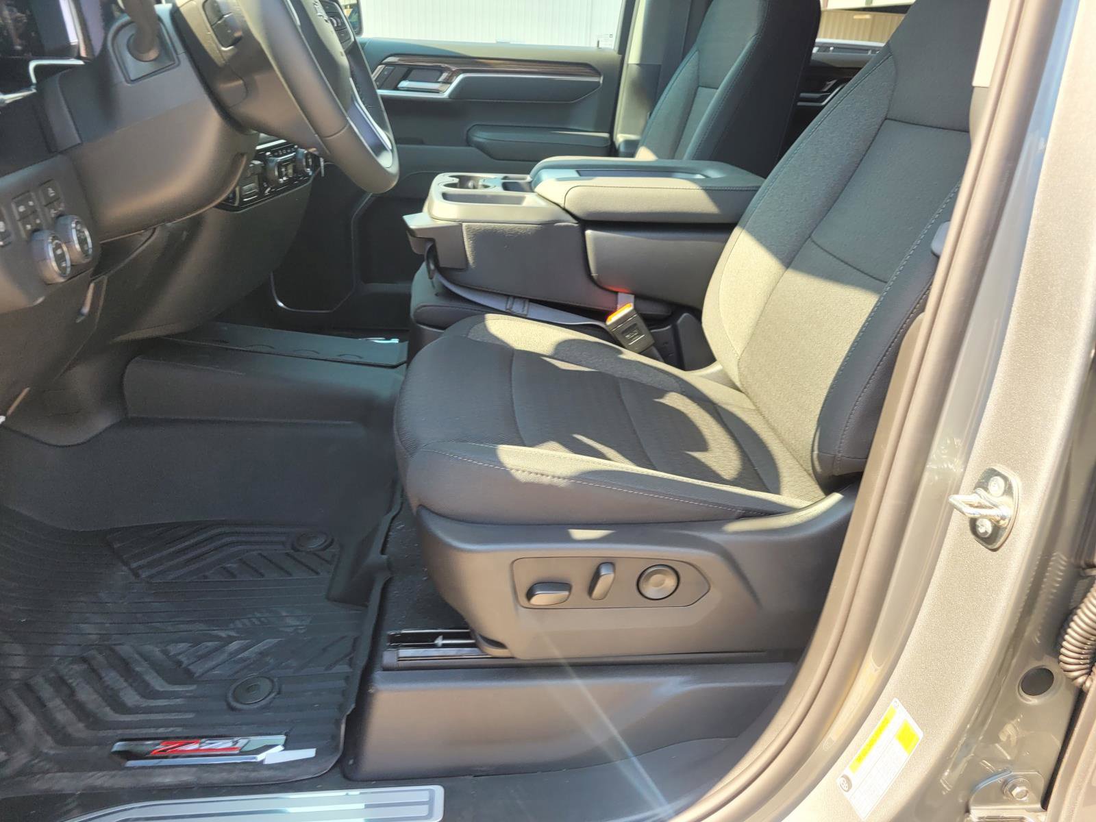 New 2026 Chevrolet Silverado 1500 RST w/ Dark Appearance Package AWD/4WD image 10