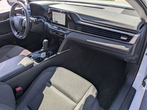 Used 2025 Toyota Camry LE image 28
