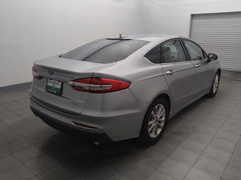 Used 2020 Ford Fusion SE FWD image 9