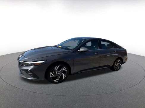 Used 2025 Hyundai Elantra SEL image 8