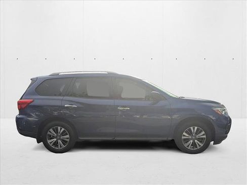 Used 2018 Nissan Pathfinder SV w/ Cargo Package image 4