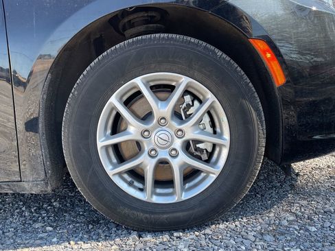 Used 2026 Chrysler Pacifica Select image 20