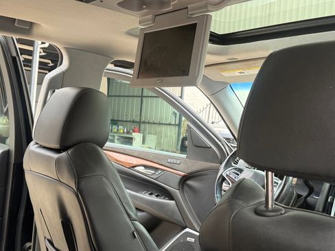 Used 2019 Cadillac Escalade Premium Luxury AWD/4WD image 19