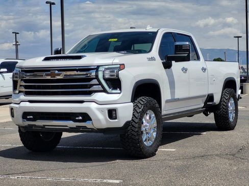 Used 2024 Chevrolet Silverado 3500 High Country w/ High Country Premium Package AWD/4WD image 4
