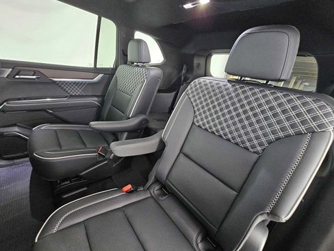 Used 2025 GMC Acadia Denali w/ Super Cruise Package image 19