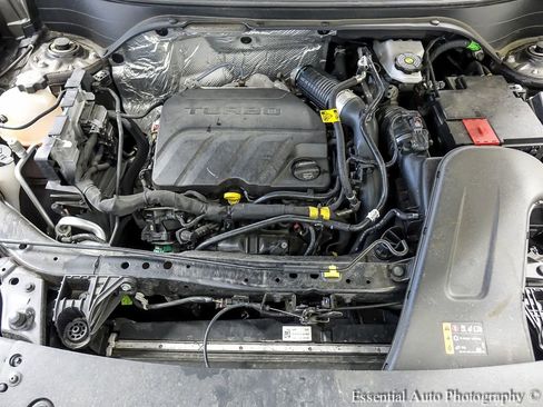 Used 2025 Chevrolet Trax LT w/ LT Convenience Package FWD image 24