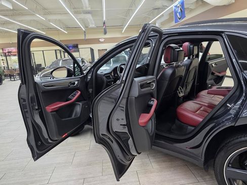 Used 2018 Porsche Macan AWD/4WD image 16