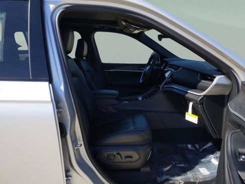 New 2025 Jeep Grand Cherokee L Limited w/ Black Appearance Package image 28