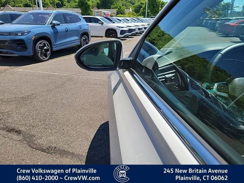 Certified 2024 Volkswagen Jetta SE w/ Panoramic Sunroof Package FWD image 28