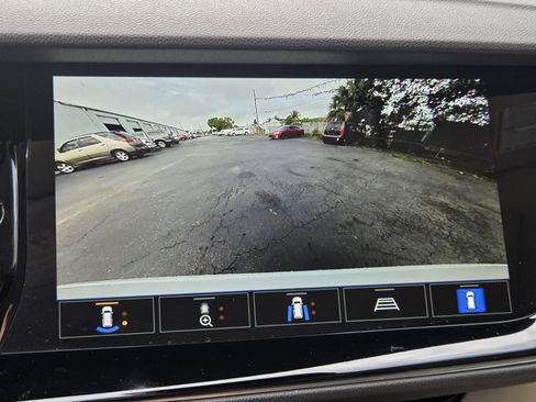 Used 2023 Buick Envision Avenir image 18